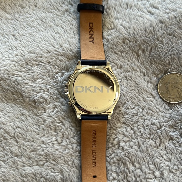 DKNY watch - Picture 4 of 5